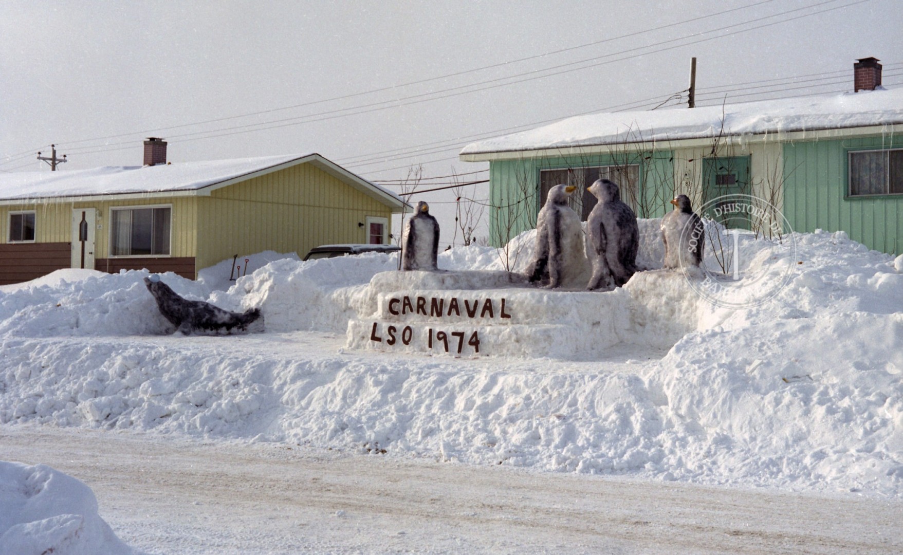0070 Monument 10 f  vrier 1974  2 