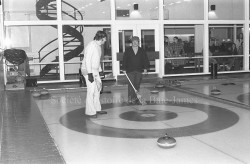 P114 S10 SS1 D15 P1 1976  14 f  vrier le Domtar au curling  1 
