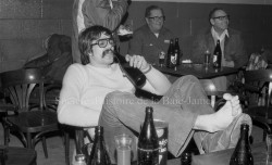 P114 S10 SS1 D32 P4 Les joueurs    la taverne 8 avril 1976  4 