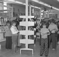 P114 S8 SS1 D12 P1 1974    cole Bor  ale 1er avril